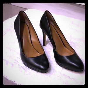 Banana Republic black leather pumps